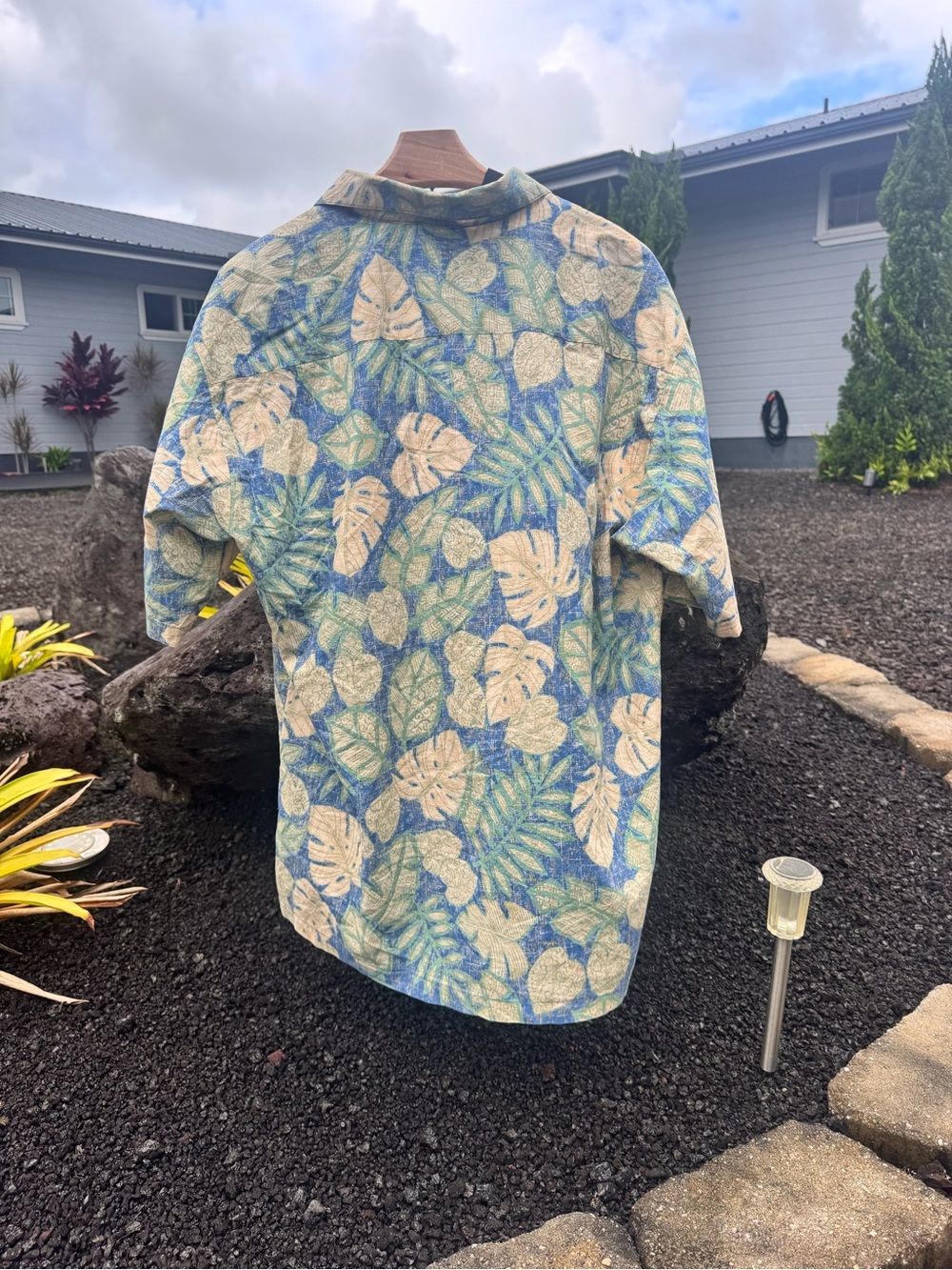 Tori Richard Hawaii Aloha Shirt Men’s Large Blue Green Tropical Leaf 100% Cotton - Picture 3 of 5